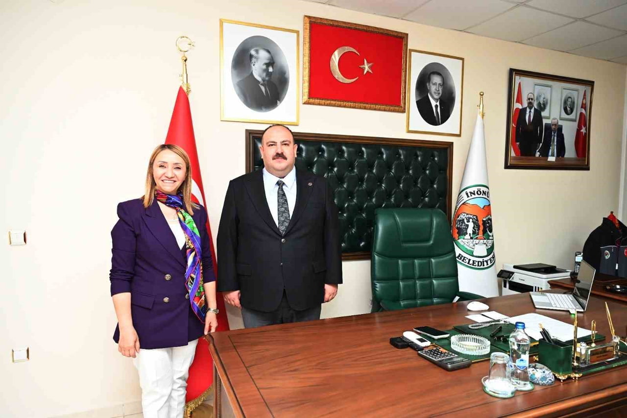 BİLECİK PAZARYERİ BELEDİYE BAŞKANI ZEKİYE TEKİN, İNÖNÜ BELEDİYE BAŞKANI SERHAT HAMAMCI'YA NEZAKET...