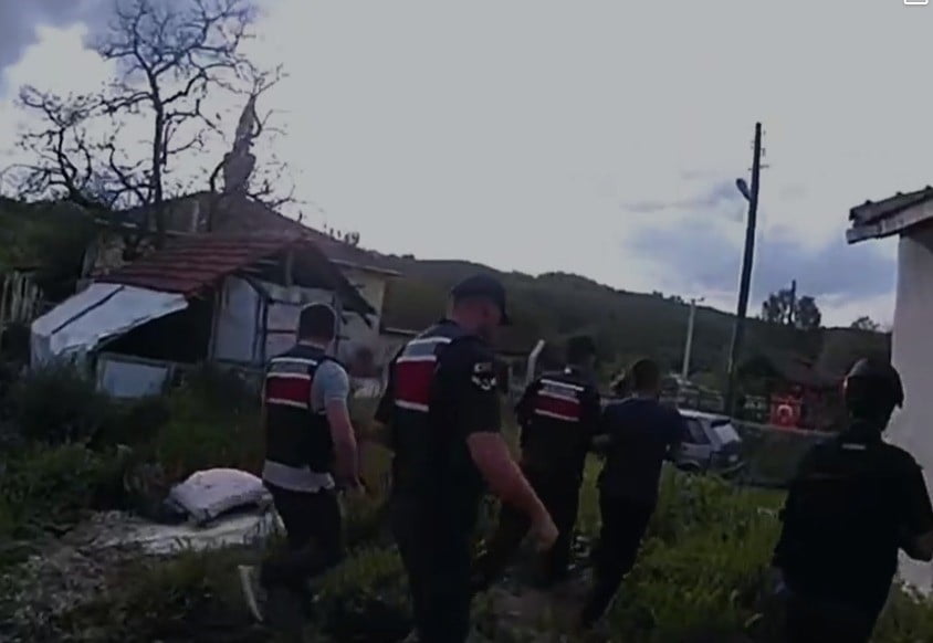 BİLECİK’TE 18 YIL 9 AY HAPİSLE ARANIYORDU, JANDARMADAN KAÇAMADI