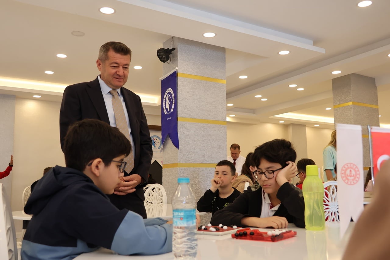 BİLECİK’TE 60 ÖĞRENCİ ZEKÂ OYUNLARINDA KIYASIYA YARIŞTI