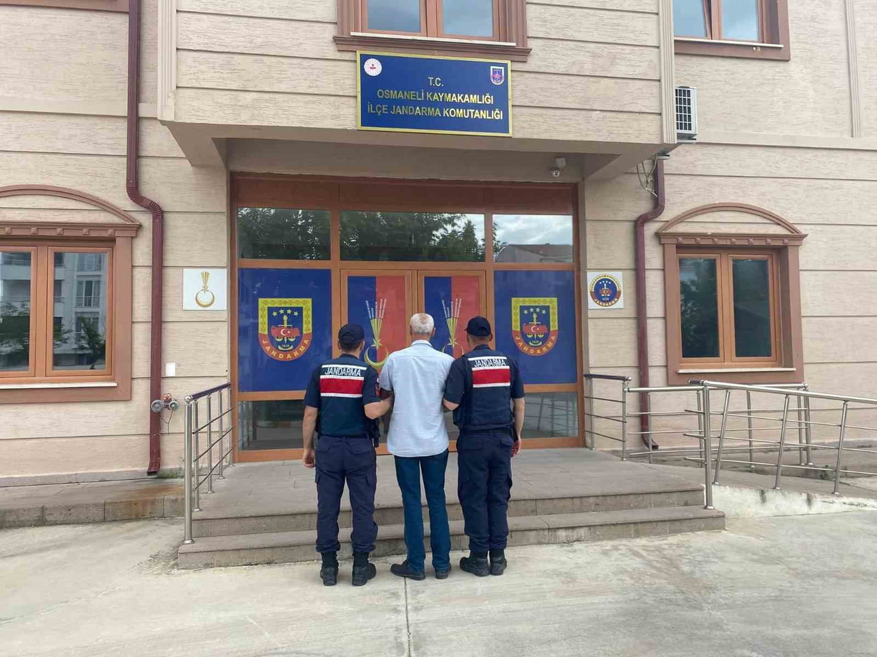 BİLECİK’TE 8 YIL 4 AY HAPİS CEZASI BULUNAN ŞAHIS YAKALANDI