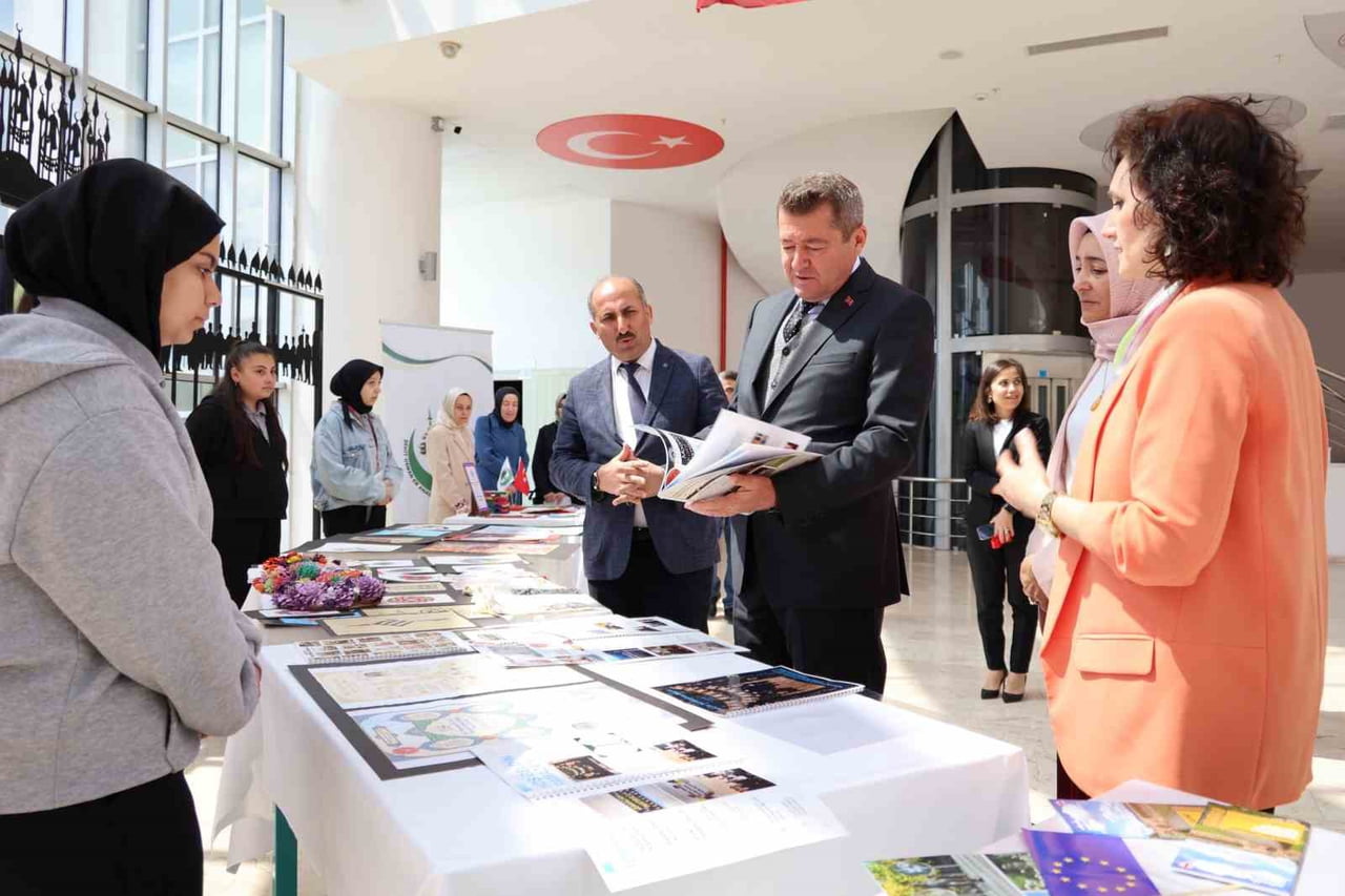 BİLECİK’TE ‘ARAPÇA-İNGİLİZCE YABANCI DİL FESTİVALİ’ DÜZENLENDİ
