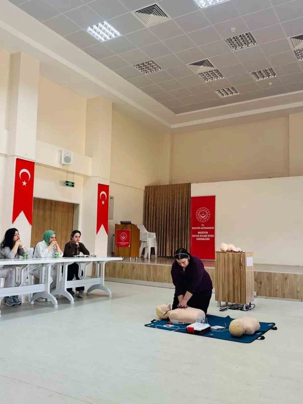 BİLECİK’TE KRİTİK EĞİTİM: İLK YARDIM UYGULAMALARI ANLATILDI