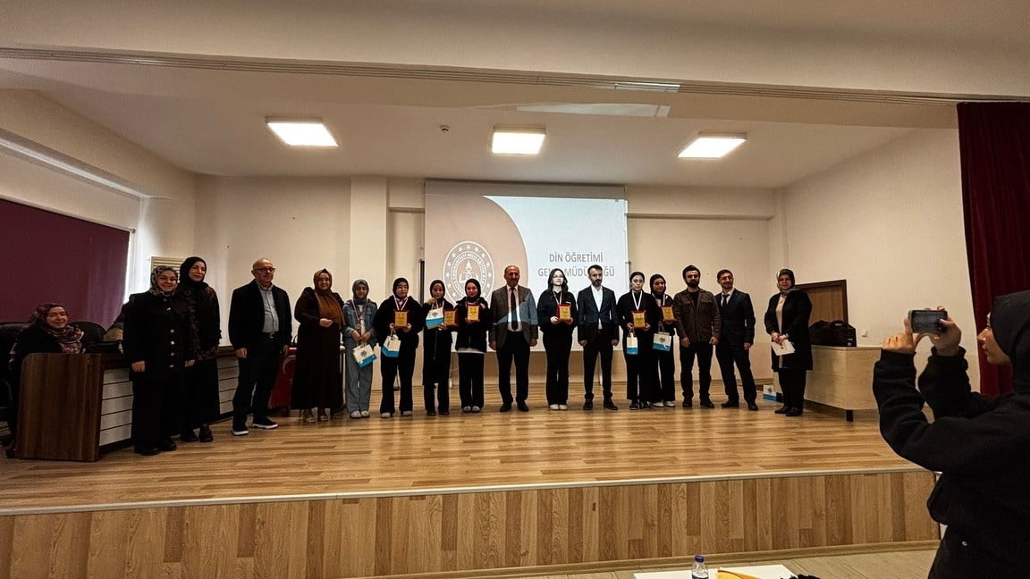 BİLECİK’TE KUR’AN-I KERİM OKUMA YARIŞMASINDA ÖDÜLLER SAHİPLERİNİ BULDU