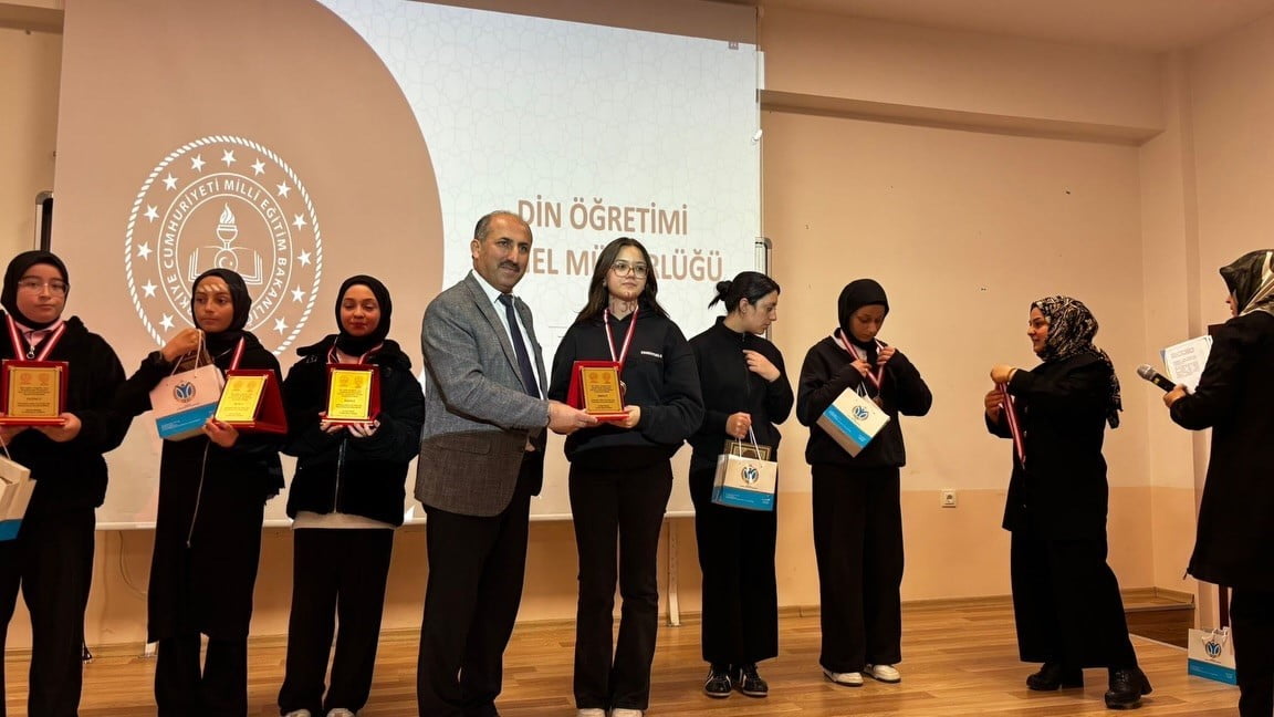 BİLECİK’TE KUR’AN-I KERİM OKUMA YARIŞMASINDA ÖDÜLLER SAHİPLERİNİ BULDU