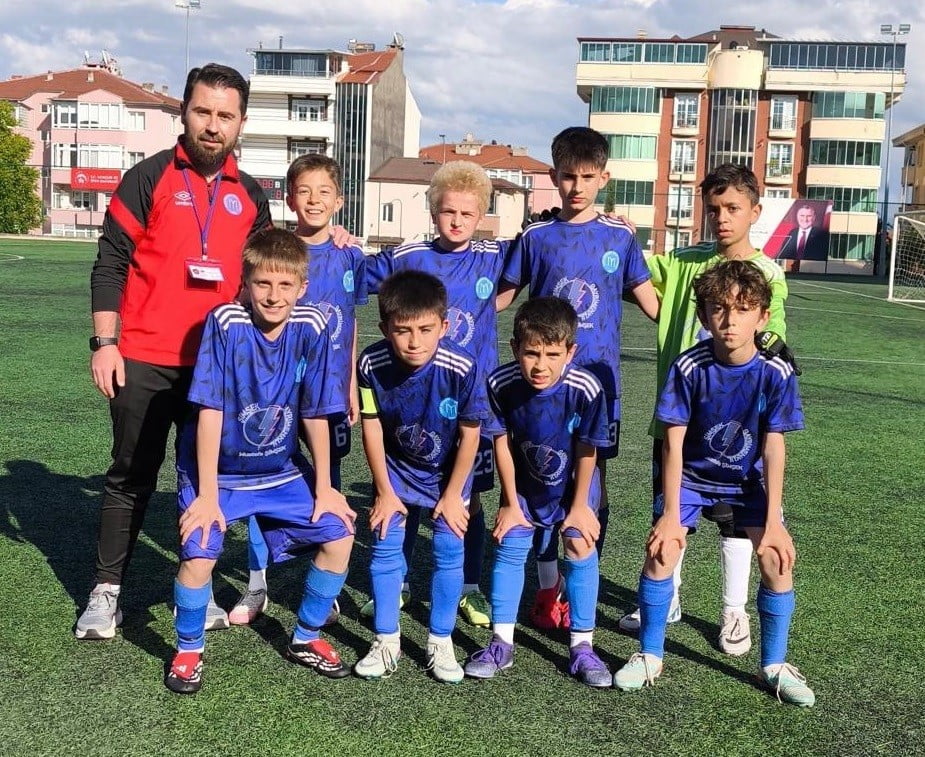BİLECİK U11 GENÇLER LİGİ'NDE 1299 BİLECİKSPOR KULÜBÜ, BFA'YI FARKLI YENDİ
