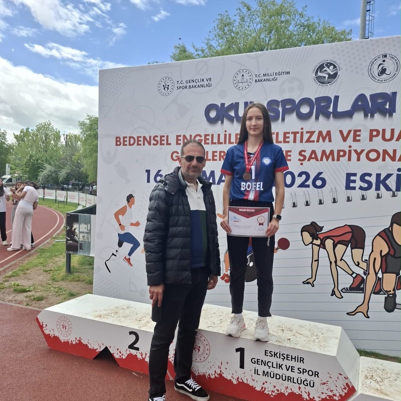 BİLECİKLİ ATLETİZM SPORCUSU ECEM UYGUN, TÜRKİYE ŞAMPİYONASI'NDA ÇİFTE DERECE ELDE ETTİ.