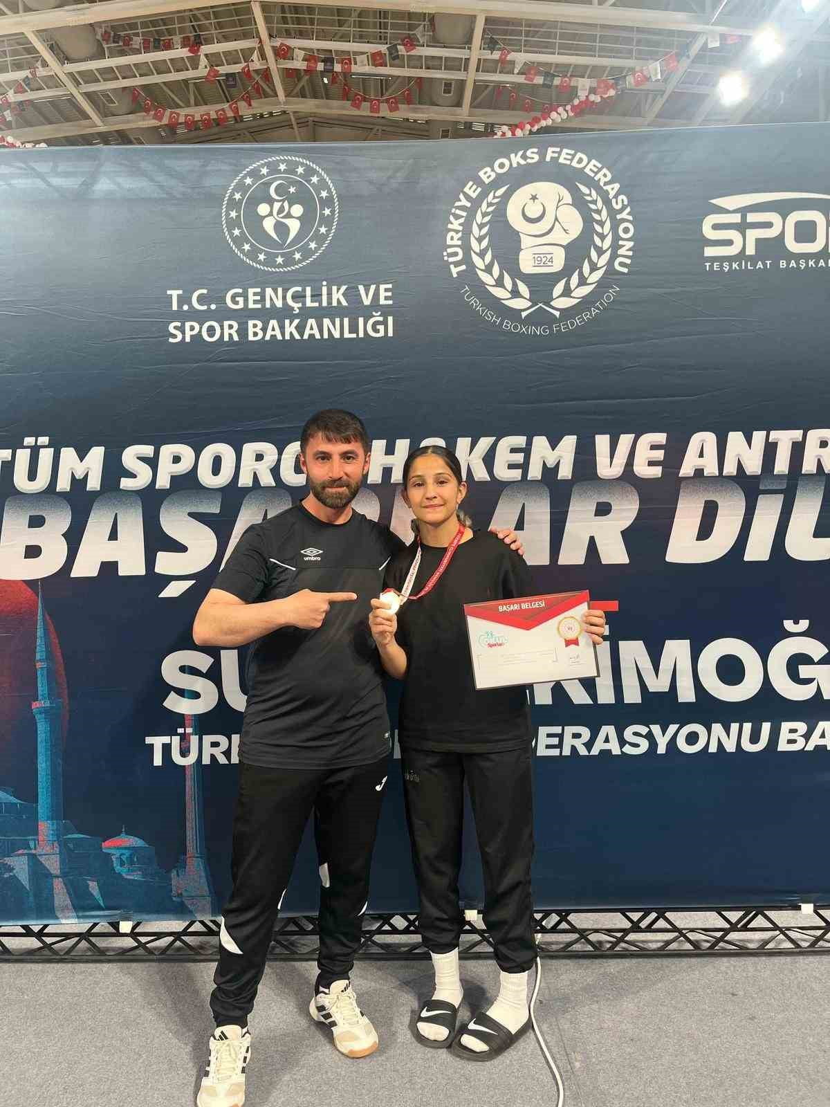 BİLECİKLİ BOKS SPORCUSU TÜRKİYE ŞAMPİYONU OLDU