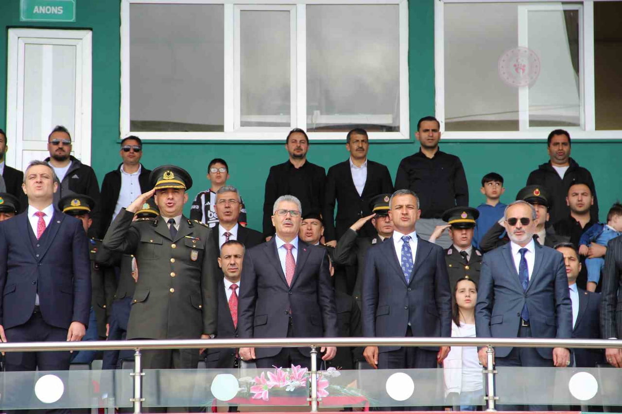 BİNGÖL'DE 19 MAYIS ATATÜRK'Ü ANMA, GENÇLİK VE SPOR BAYRAMI, DÜZENLENEN TÖREN VE GÖSTERİLERLE...
