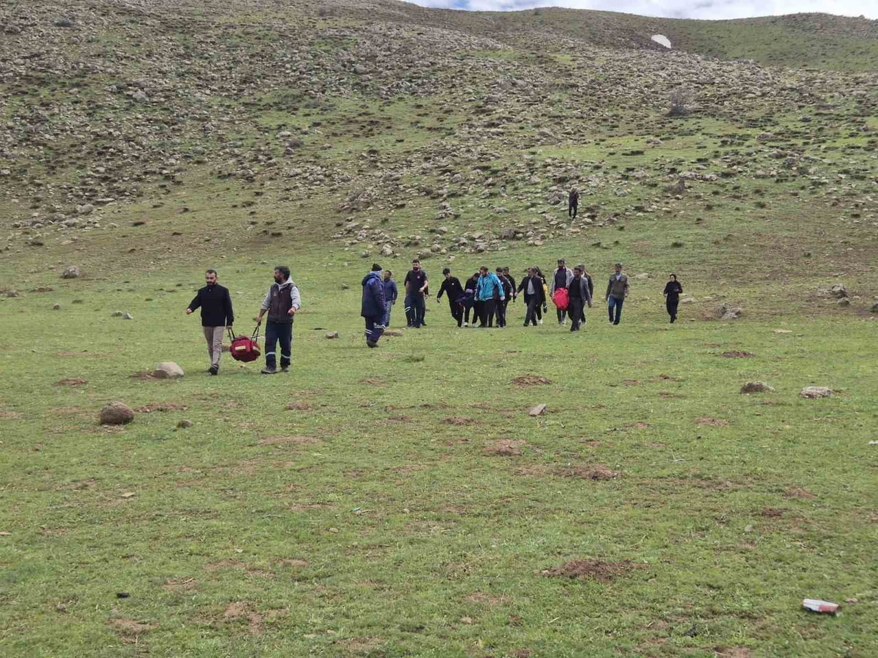 BİNGÖL’DE DAĞLIK ALANDA YARALANAN VATANDAŞ UMKE EKİPLERİNCE KURTARILDI