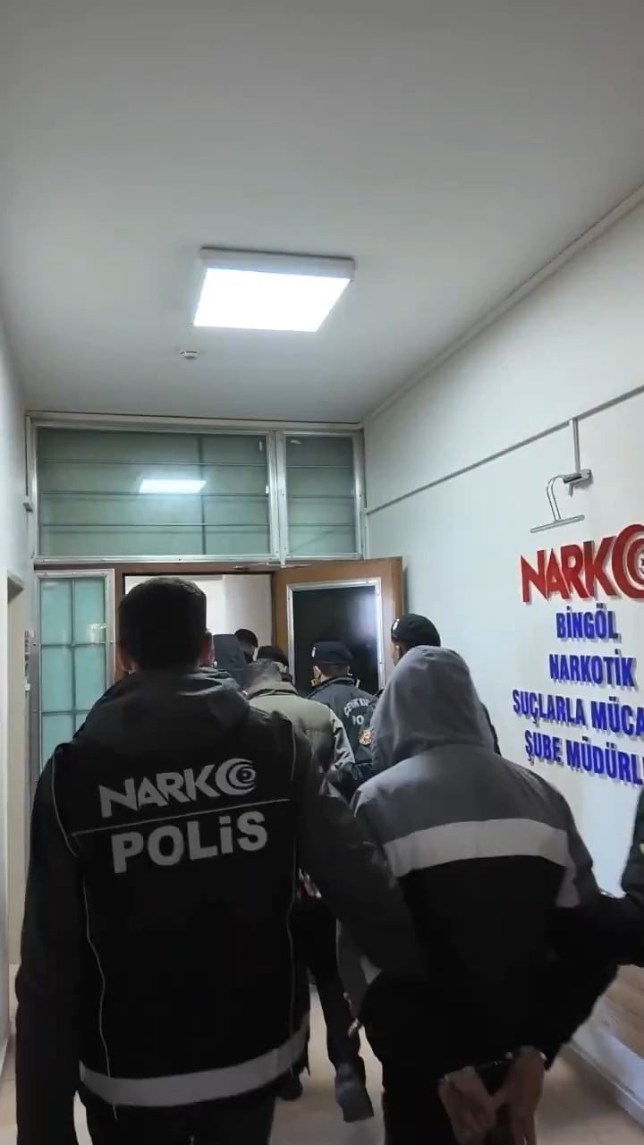 BİNGÖL’DE DÜZENLENEN UYUŞTURUCU OPERASYONUNDA 6 ŞÜPHELİ TUTUKLANDI