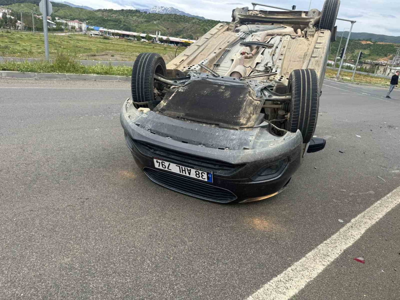 BİNGÖL’DE HAYVAN YÜKLÜ KAMYONUN İKİ OTOMOBİLE ÇARPMASI SONUCU MEYDANA GELEN TRAFİK KAZASINDA 1’İ...