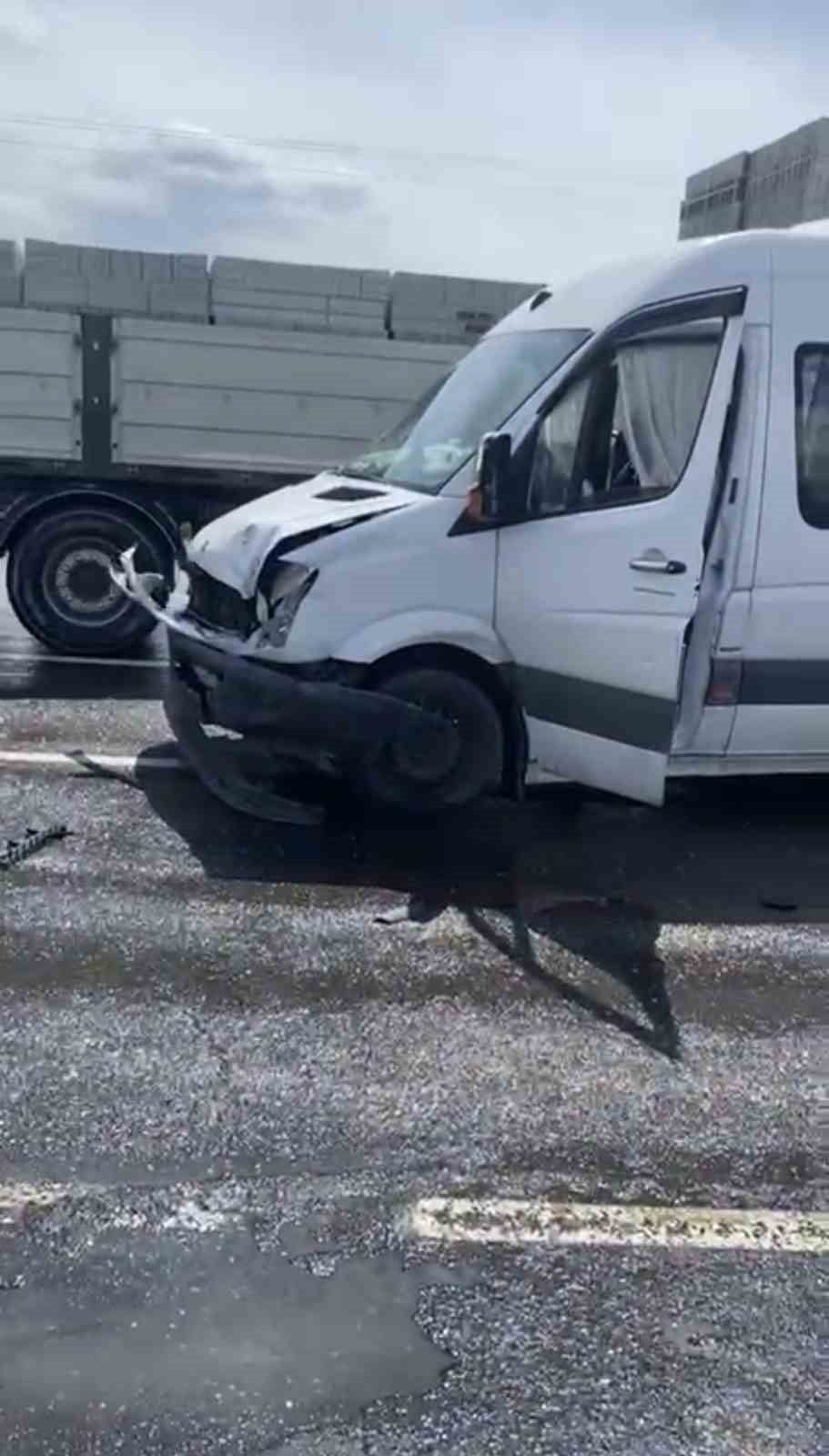 BİNGÖL’DE ZİNCİRLEME TRAFİK KAZASI: 1 YARALI