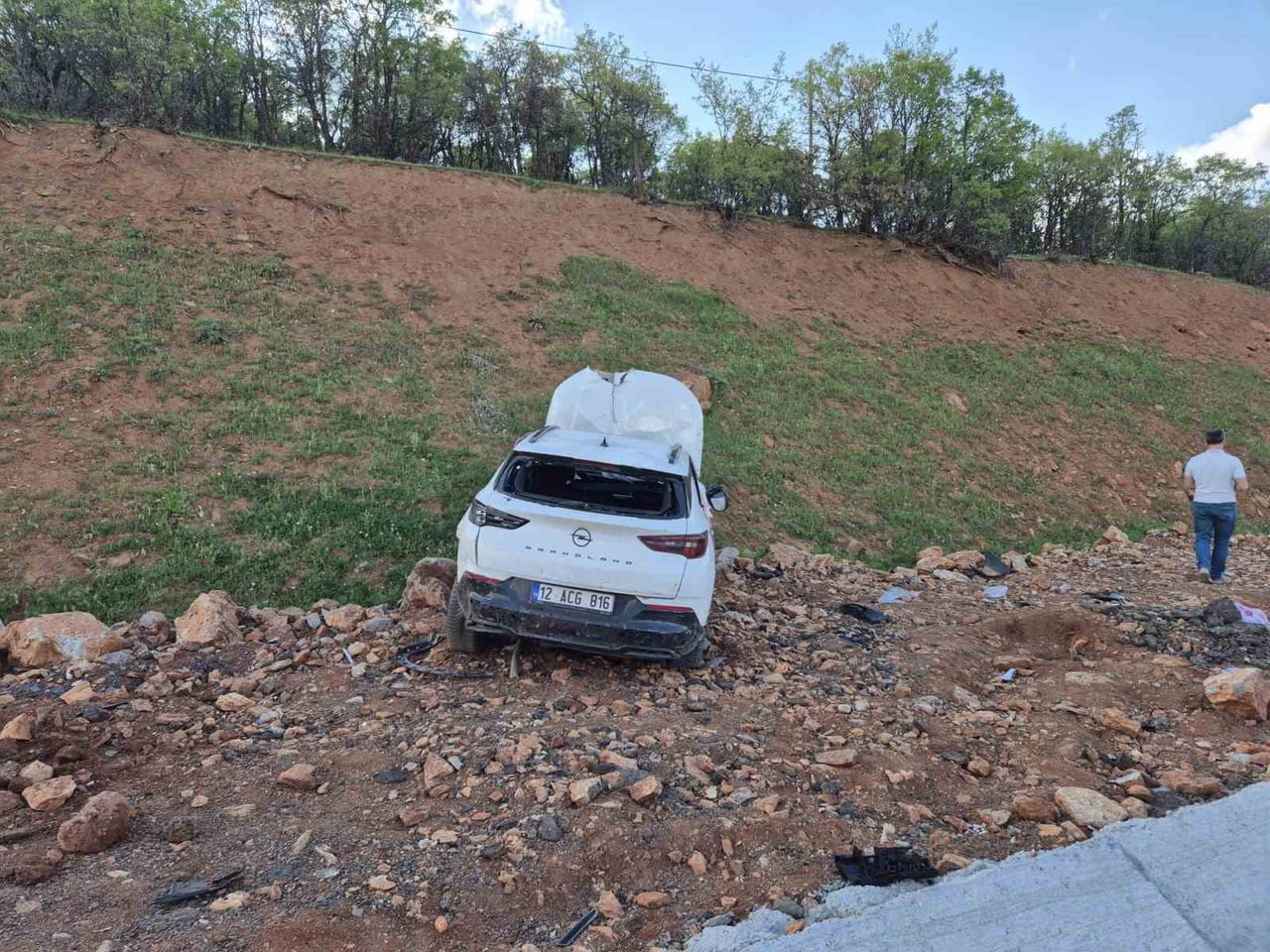 BİNGÖL-MUŞ KARAYOLUNDA TRAFİK KAZASI: 6 YARALI