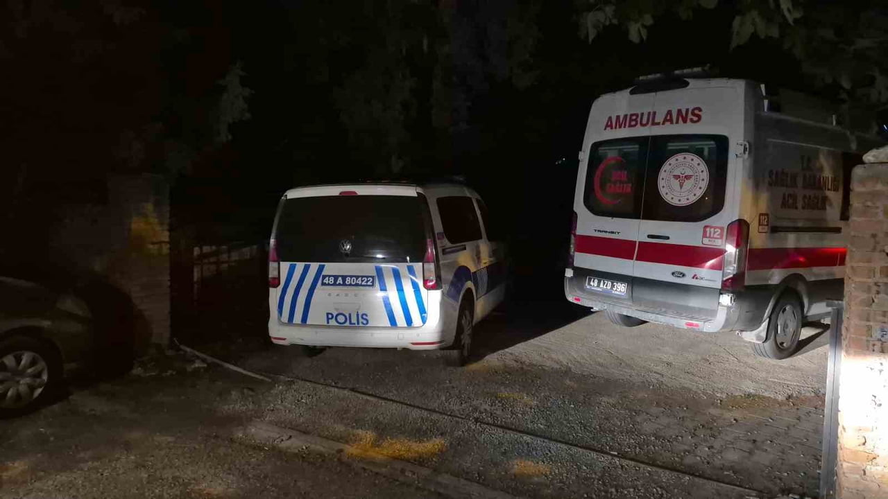 BİR DÖNEM BARIŞ MANÇO İLE BİRLİKTE SAHNEYE ÇIKAN MÜZİSYEN HÜSEYİN CEBECİ, BODRUM'DA TÜFEKLE...