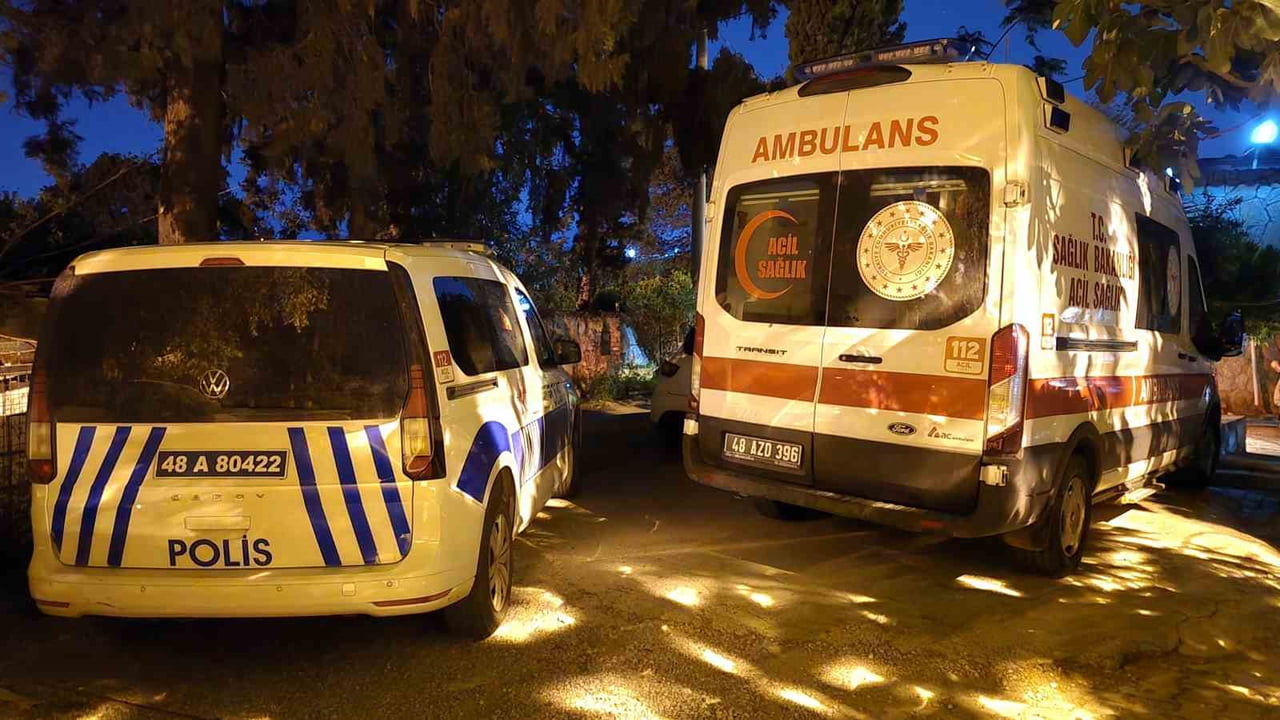 BİR DÖNEM BARIŞ MANÇO İLE BİRLİKTE SAHNEYE ÇIKAN MÜZİSYEN HÜSEYİN CEBECİ, BODRUM'DA TÜFEKLE...