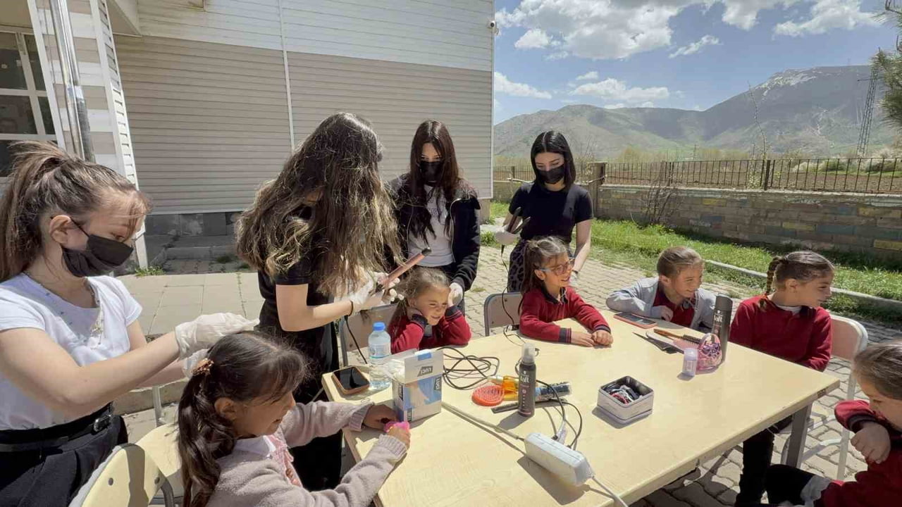 BİTLİS'İN TATVAN MESLEKİ EĞİTİM MERKEZİ ÖĞRETMEN VE ÖĞRENCİLERİ, "MAARİFİN KALBİNDE MARİFETLİ...