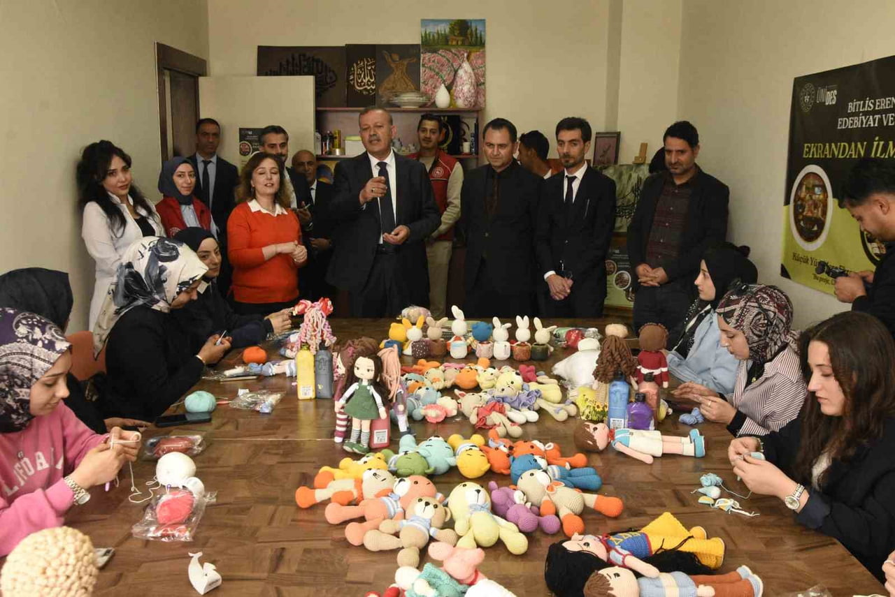 BİTLİS EREN ÜNİVERSİTESİ (BEÜ) FEN EDEBİYAT FAKÜLTESİ ÖĞRENCİLERİ, "EKRANDAN İLMEĞE, KALPTEN...
