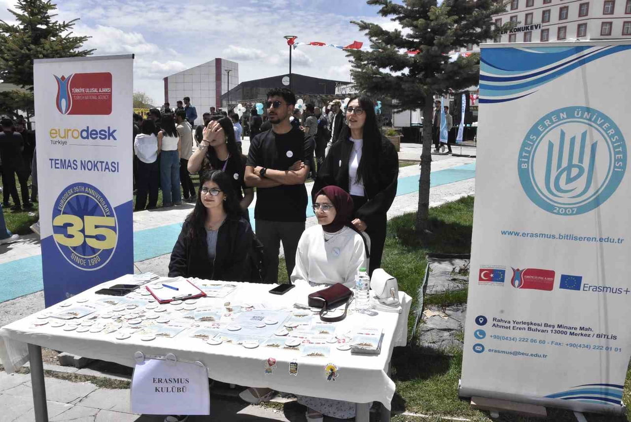 BİTLİS EREN ÜNİVERSİTESİ TARAFINDAN DÜZENLENEN SPOR VE KÜLTÜR ŞÖLENİ RENKLİ GÖRÜNTÜLERE SAHNE...