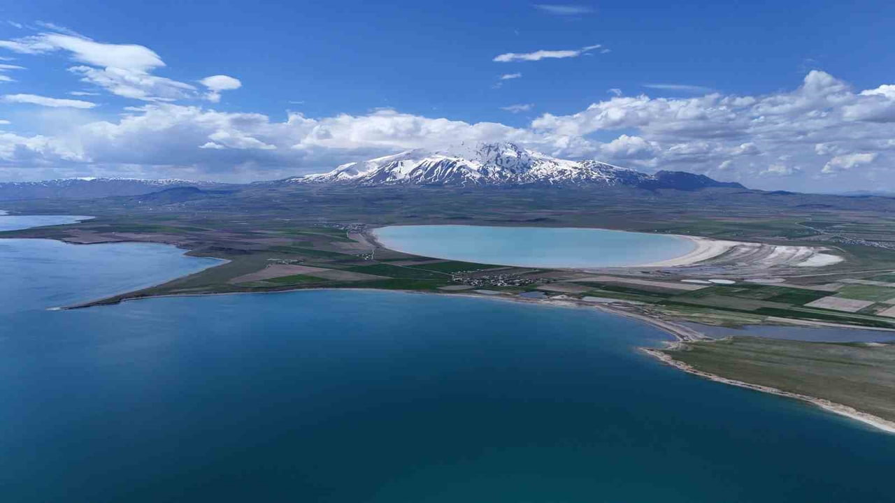 BİTLİS’İN ADİLCEVAZ İLÇESİNDE BULUNAN ARİN GÖLÜ, VAN GÖLÜ İLE BİRLİKTE DRONLA...