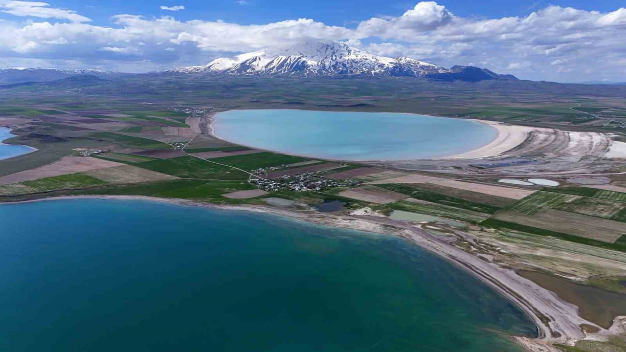 BİTLİS’İN ADİLCEVAZ İLÇESİNDE BULUNAN ARİN GÖLÜ, VAN GÖLÜ İLE BİRLİKTE DRONLA...
