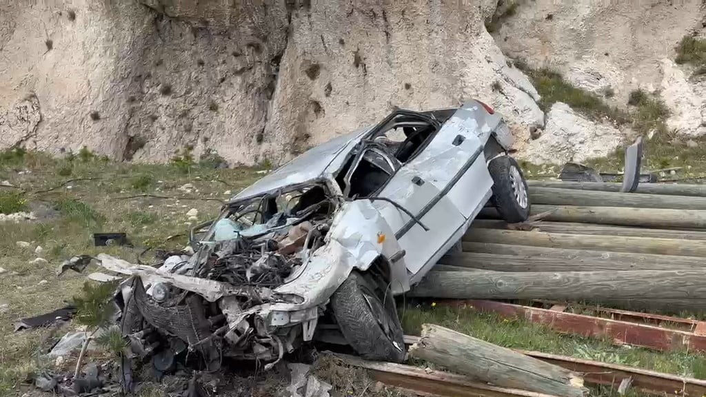 BİTLİS’İN ADİLCEVAZ İLÇESİNDE KONTROLDEN ÇIKAN OTOMOBİLİN UÇURUMDA UÇMASI SONUCU 1 KİŞİ HAYATINI...