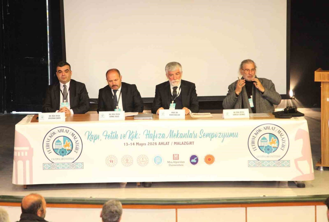 BİTLİS’İN AHLAT İLÇESİNDE “KAPI, FETİH VE KÖK: HAFIZA MEKANLARI" SEMPOZYUMU...