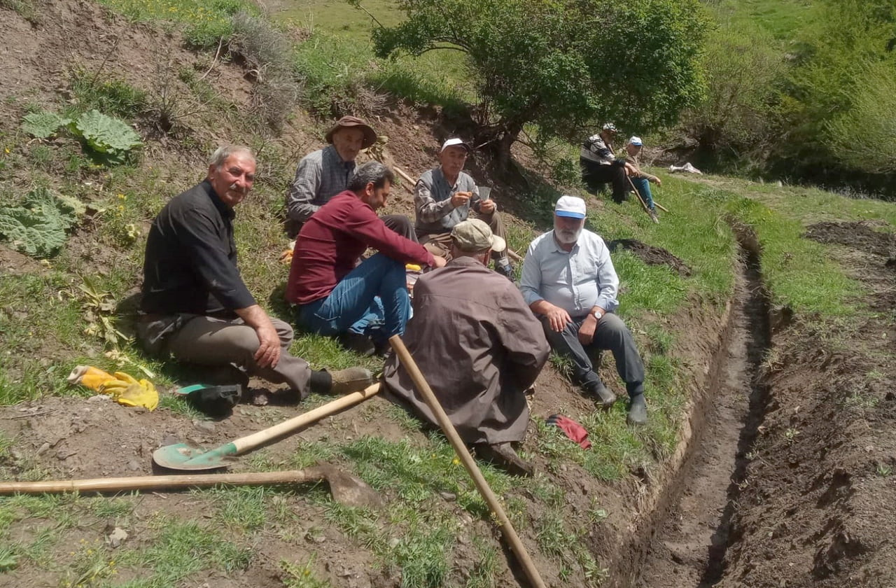 BİTLİS’İN AHLAT İLÇESİNE BAĞLI ULUDERE (SOR) KÖYÜNDE VATANDAŞLAR, YAZ AYLARINDA BAHÇE VE TARIM...