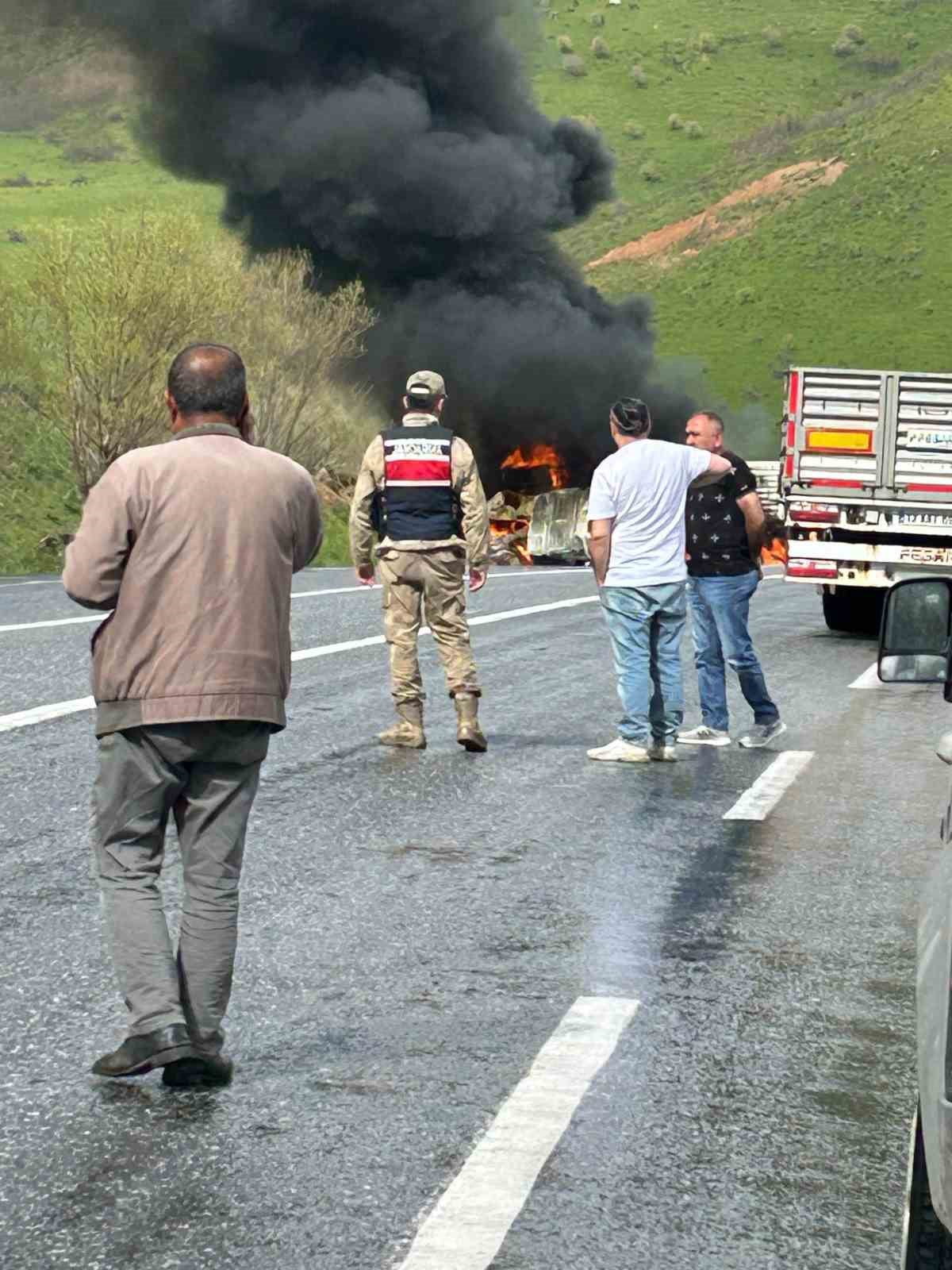 BİTLİS’İN TATVAN İLÇESİNDE MEYDANA GELEN ÇİFT TARAFLI TRAFİK KAZASINDA İKİ KİŞİ HAYATINI KAYBETTİ....