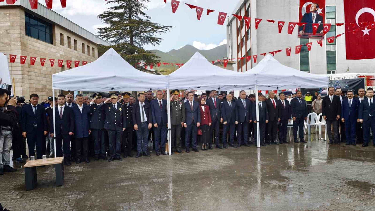 BİTLİS’TE 19 MAYIS ATATÜRK’Ü ANMA, GENÇLİK VE SPOR BAYRAMI RENKLİ GÖRÜNTÜLERLE...