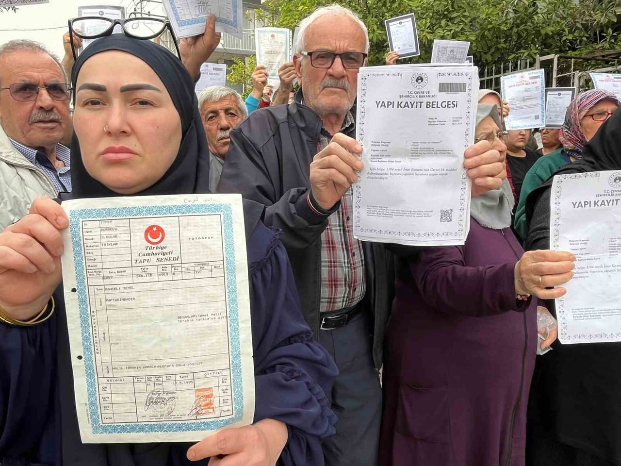 BÖLGENİN TİCARİ ALANA DÖNÜŞTÜRÜLEREK 'RANT' SAĞLANDIĞINI İDDİA EDEN MAHALLELİ, 40 YILLIK EVLERİNİN...