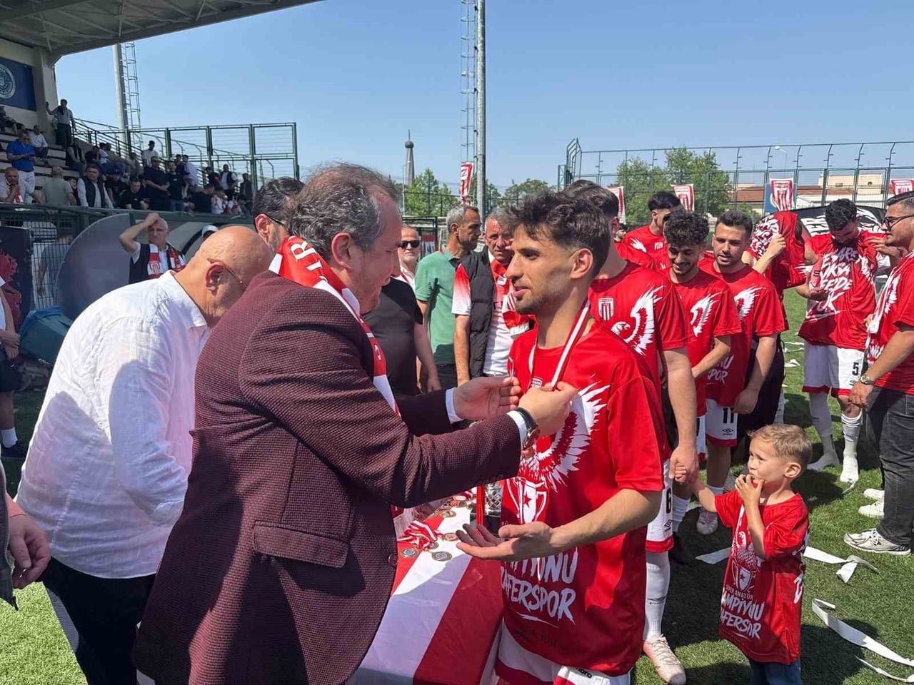 BÖLGESEL AMATÖR LİG’E (BAL) YÜKSELEN ZAFERSPOR KULÜBÜ’NE BURSA BÜYÜKŞEHİR BELEDİYE BAŞKAN VEKİLİ...