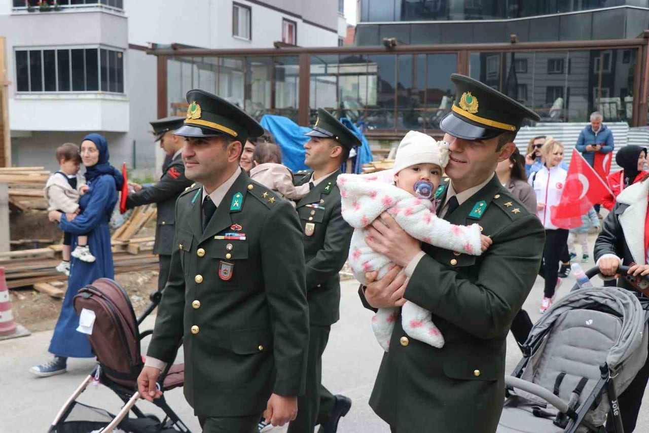 BOLU'DA, 19 MAYIS ATATÜRK'Ü ANMA, GENÇLİK VE SPOR BAYRAMI KUTLAMALARI, ANITPARK'TA BULUNAN ATATÜRK...