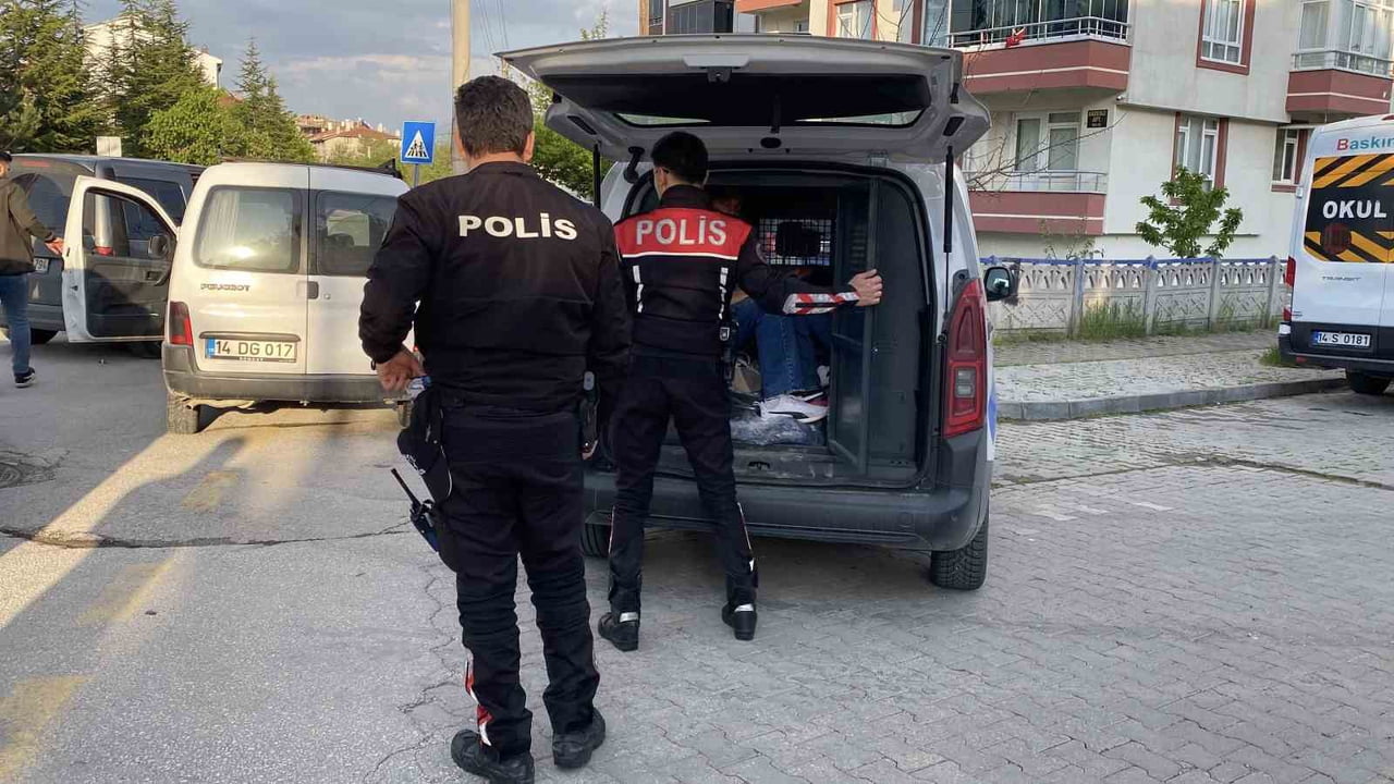 BOLU'DA DURDURULAN ARAÇTA EHLİYETSİZ ALKOLLÜ SÜRÜCÜYE 110 BİN LİRA İDARİ CEZA UYGULANDI.