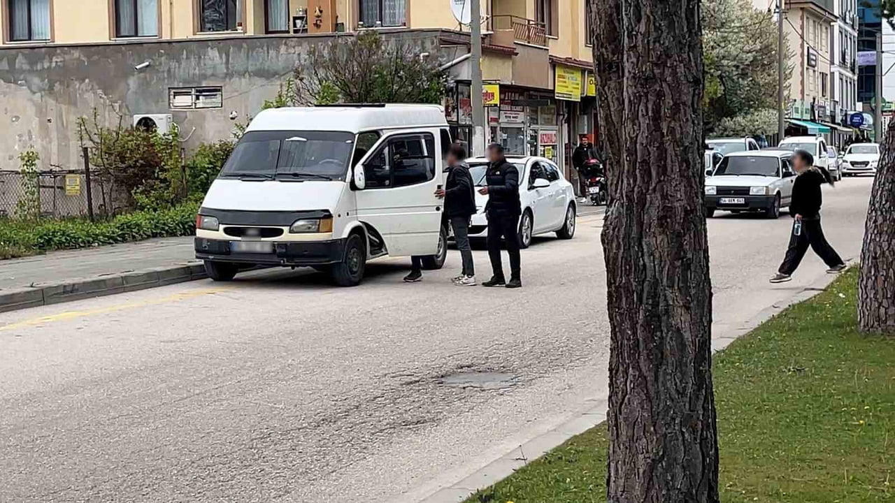BOLU'DA GÖRÜLEN UYUŞTURUCU DAVASI ÇIKIŞINDA ORTALIK KARIŞTI. İFADEYİ BEĞENMEYEN SANIK YAKINLARI...
