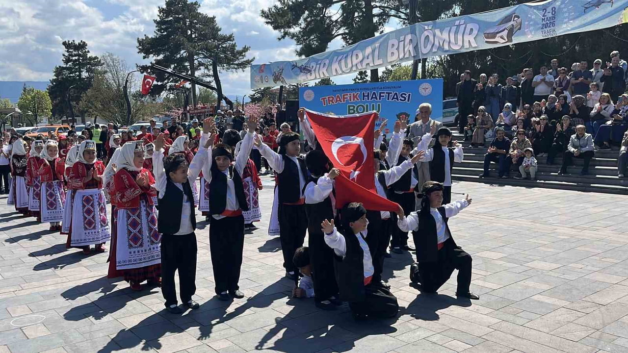 BOLU'DA KARAYOLU TRAFİK GÜVENLİĞİ VE TRAFİK HAFTASI DOLAYISIYLA KARDELEN MEYDANI’NDA ETKİNLİK...