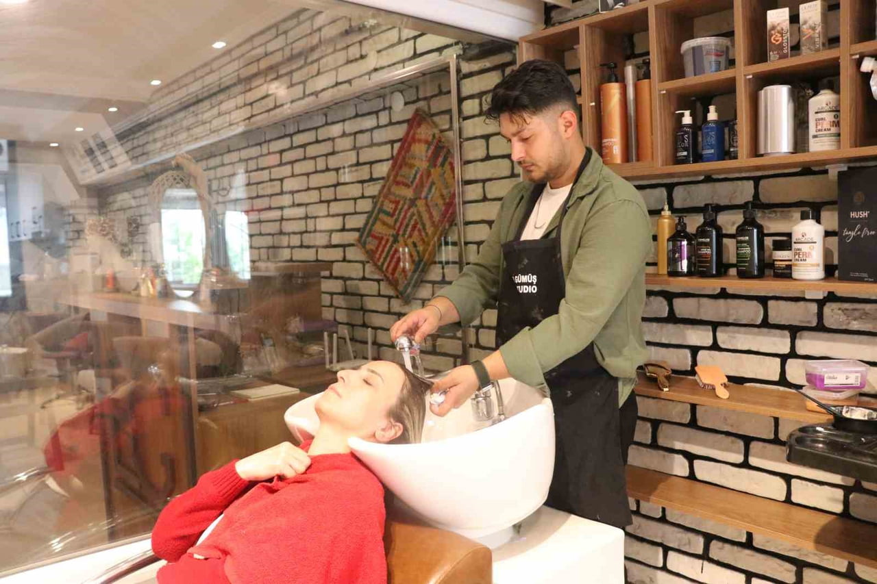 BOLU'DA KURBAN BAYRAMI ÖNCESİ KUAFÖR VE GÜZELLİK SALONLARINDA YOĞUNLUK YAŞANIYOR. ARİFE GÜNÜYLE...