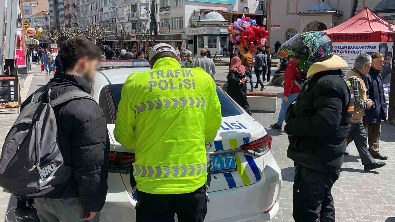 BOLU'DA SON BİR HAFTADA KURAL İHLALİ YAPTIĞI TESPİT EDİLEN BİN 600 ARAÇ VE SÜRÜCÜSÜNE İDARİ CEZA...