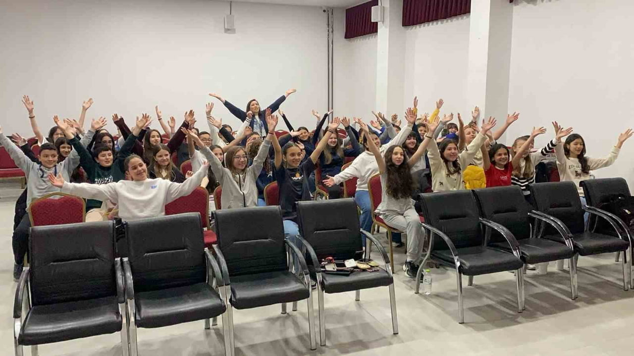 BOLU’DA 47 ORTAOKUL ÖĞRENCİSİ, MÜZİK ALETİ VE DIŞ SES KULLANMADAN SADECE KENDİ SESLERİNİ...