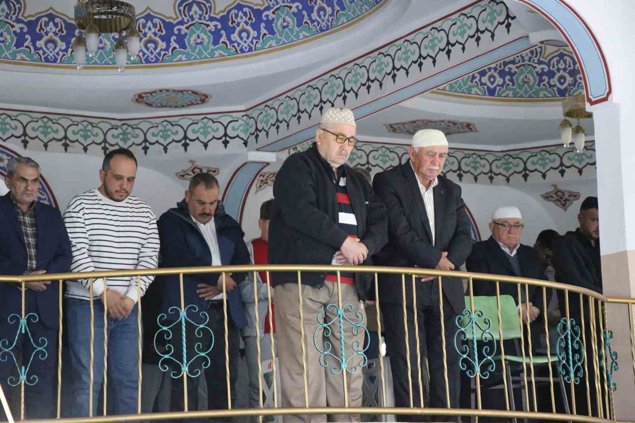 BOLU’DA VATANDAŞLAR, KURBAN BAYRAMI NAMAZINI EDA ETMEK İÇİN SABAHIN ERKEN SAATLERİNDEN İTİBAREN...
