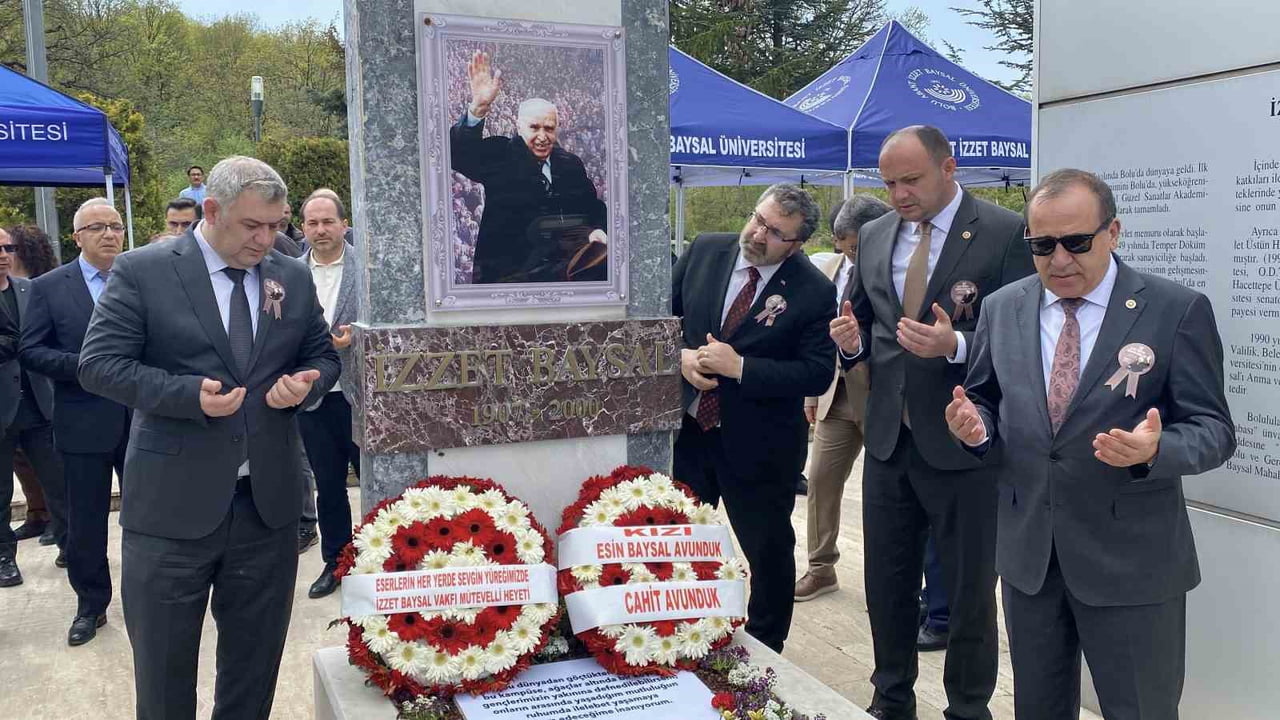 BOLU’YA EĞİTİM VE SAĞLIK ALANINDA SAYISIZ ESER KAZANDIRAN MERHUM İZZET BAYSAL ANIT MEZARI BAŞINDA...