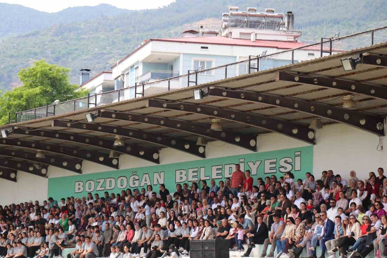 BOZDOĞAN’DA 19 MAYIS COŞKUSU STADYUMU DOLDURDU