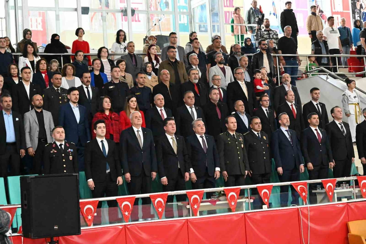 BOZÜYÜK’TE 19 MAYIS ATATÜRK’Ü ANMA, GENÇLİK VE SPOR BAYRAMI COŞKUYLA KUTLANIYOR