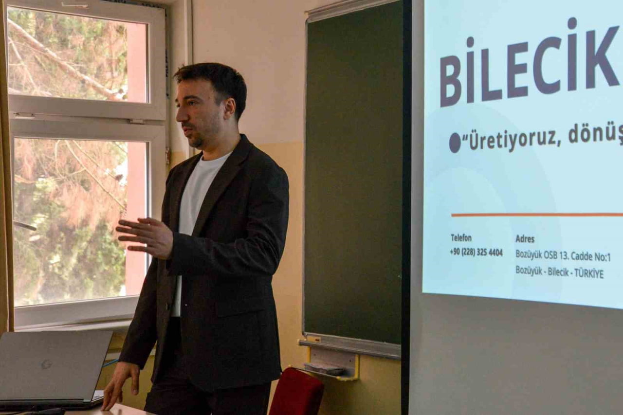 BŞEÜ’DE DEMİR ÇELİK SEKTÖRÜ ÖĞRENCİLERLE BULUŞTU