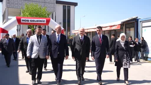Bu yıl ikinci yapılan ÇEFEST renkli görüntülerle açıldı