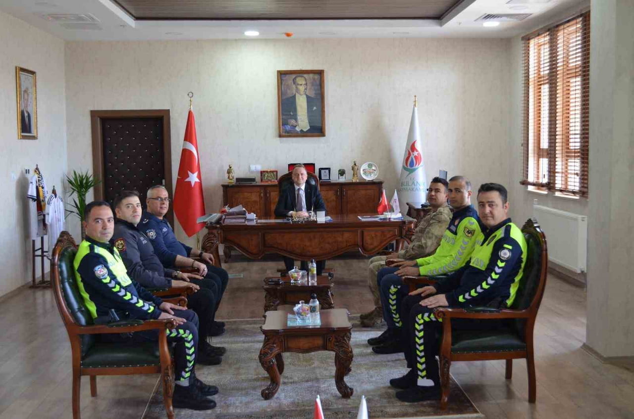 BULANIK İLÇE JANDARMA TRAFİK TİMLERİ İLE İLÇE EMNİYET MÜDÜRLÜĞÜ TRAFİK EKİPLERİ, BULANIK KAYMAKAMI...