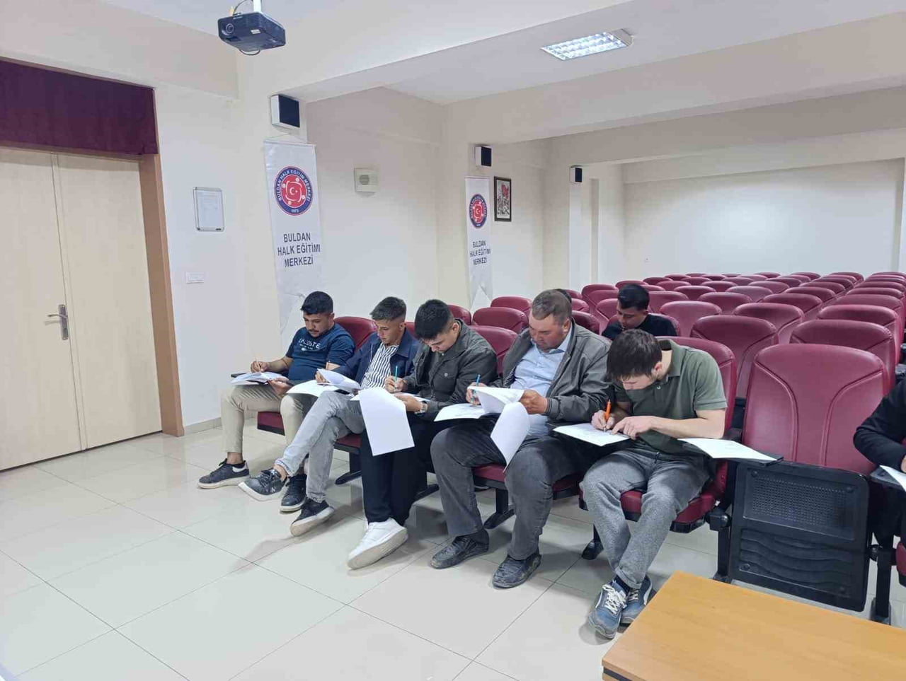 BULDAN KARA AVCILAR DERNEĞİ ÖNCÜLÜĞÜNDE DÜZENLENEN AVCILIK KURSUNDA SINAVA GİREN 21 KİŞİDEN 19’U...