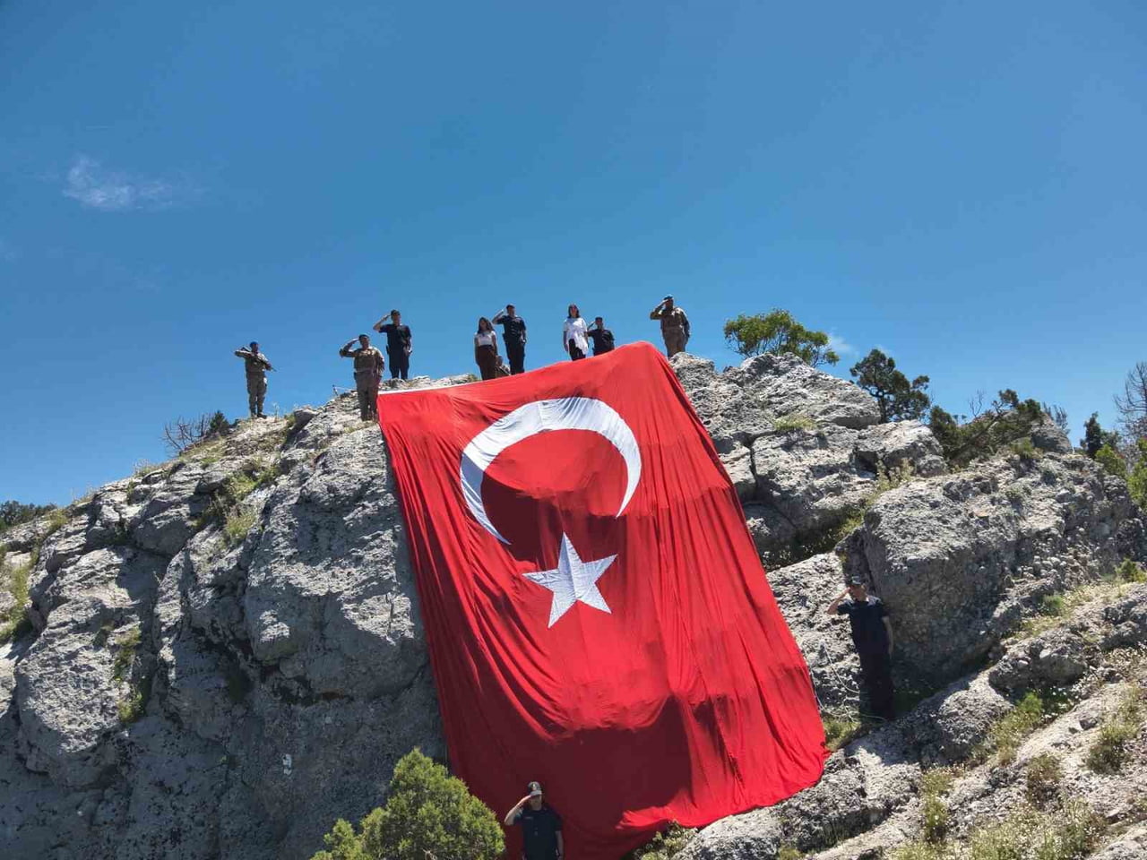 BURDUR İL JANDARMA KOMUTANLIĞI TARAFINDAN KARACAÖREN BARAJININ BÖLGESİNDE BULUNAN KARADAĞ TEPESİNE...