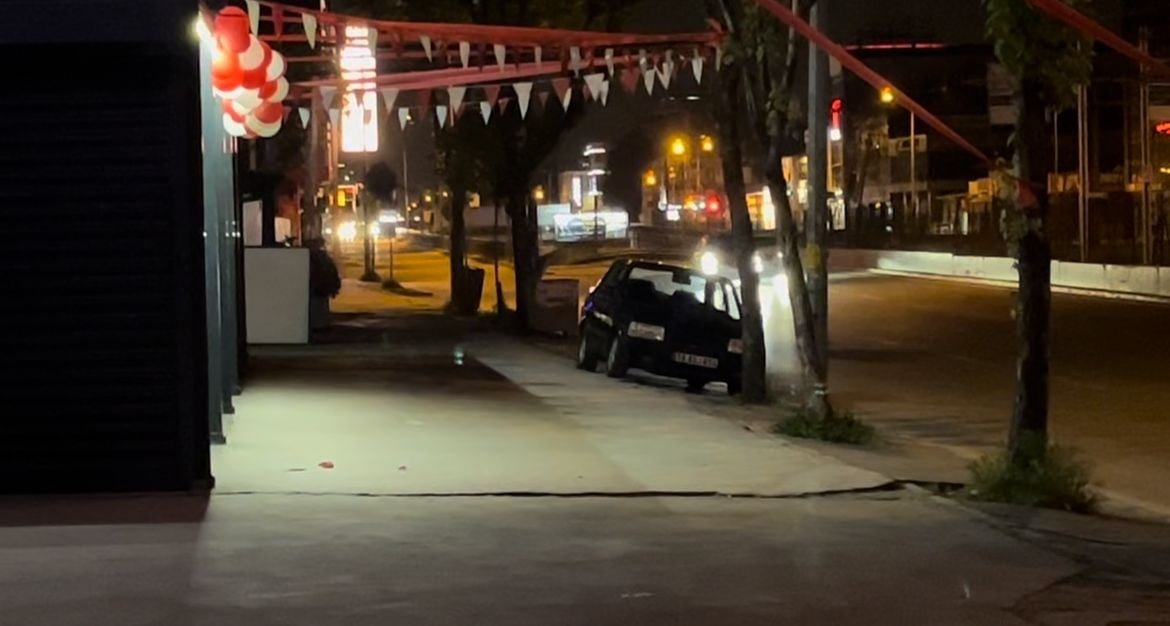 BURSA'DA GECE SAATLERİNDE ANA YOL ÜZERİNDEKİ UYGULAMA NOKTASINI GÖREN ARAÇ SÜRÜCÜSÜ, ARACINI...