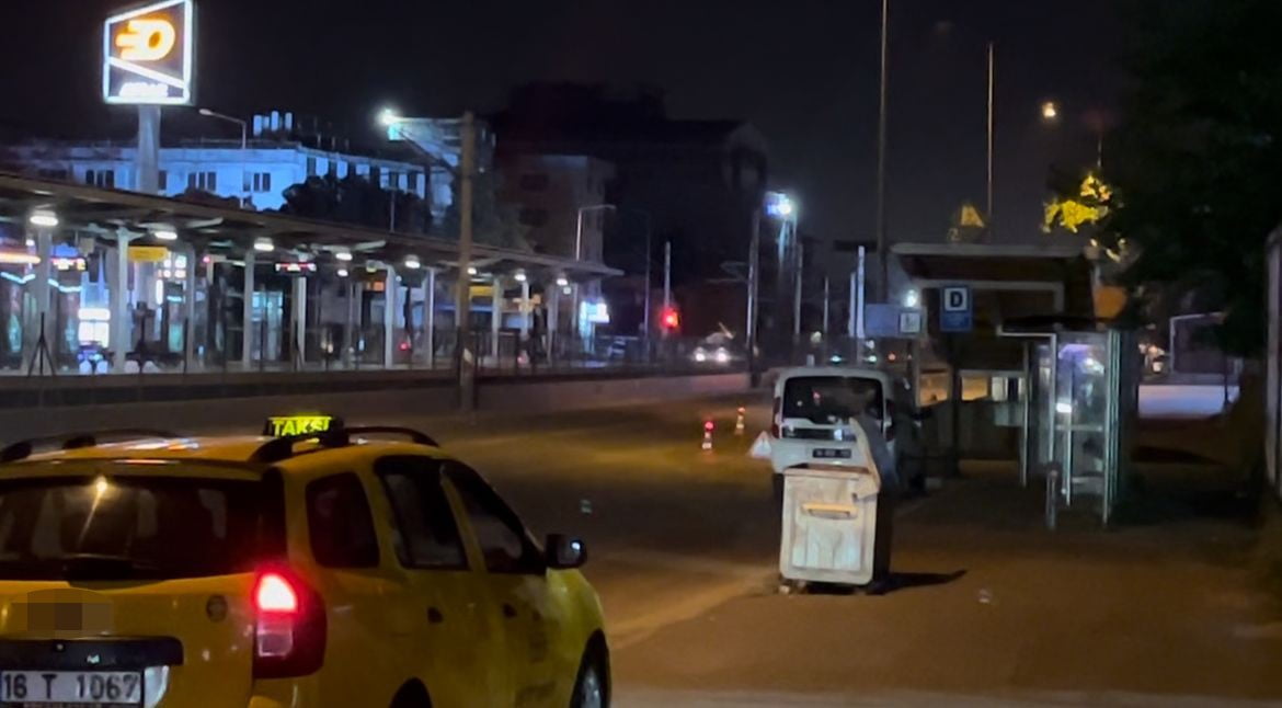 BURSA'DA GECE SAATLERİNDE ANA YOL ÜZERİNDEKİ UYGULAMA NOKTASINI GÖREN ARAÇ SÜRÜCÜSÜ, ARACINI...