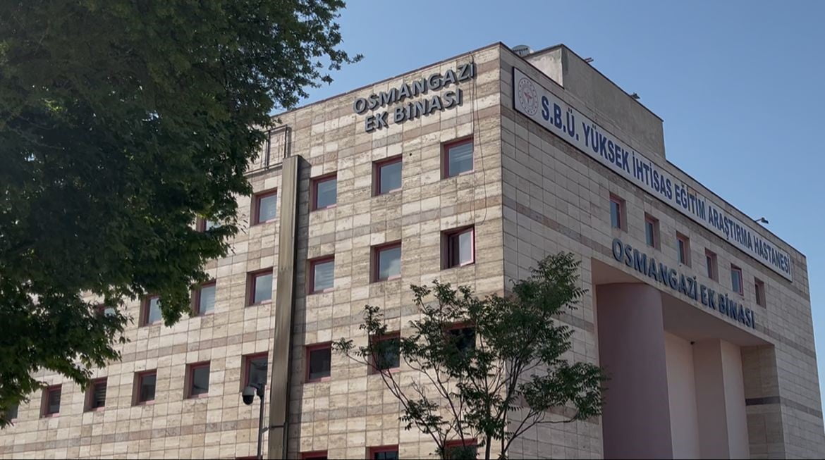 BURSA'DA HASTANE YAKININDA BULUNAN BİR İKAMETTE İDDİAYA GÖRE DOĞALGAZ SEBEBİYLE YANGIN ÇIKTI....